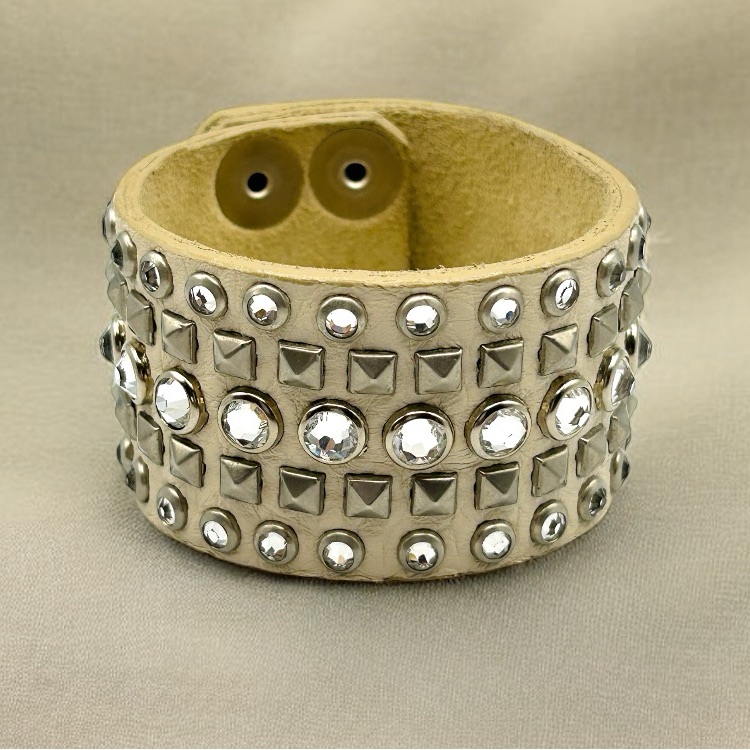 Beautiful Leatherock Wide Leather Crystal Silver Stud Snap Bracelet 7-8”